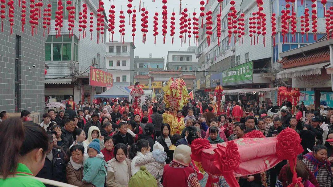 年”2025昌南早酒年货展销会隆重开幕冰球突破游戏网站“三江吃早酒 赶集过大(图3)