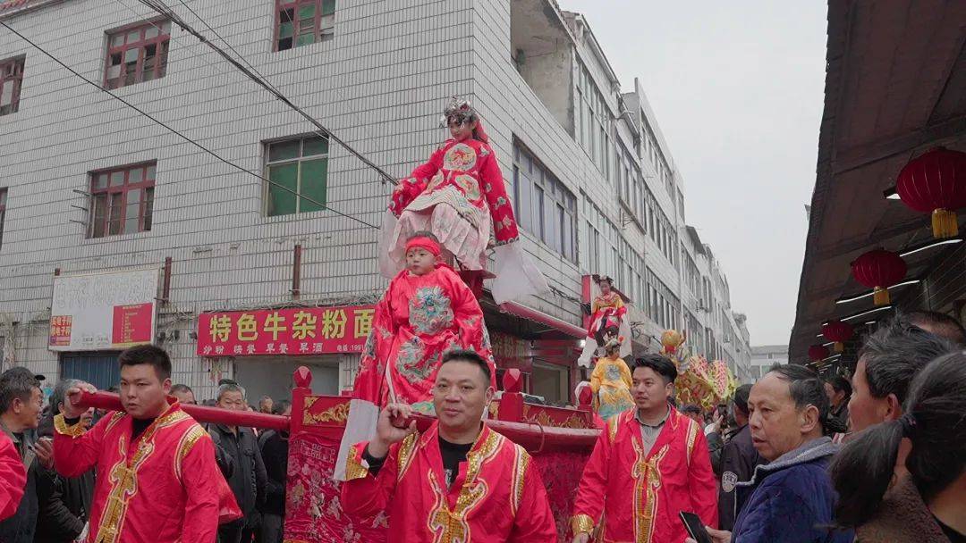 年”2025昌南早酒年货展销会隆重开幕冰球突破游戏网站“三江吃早酒 赶集过大(图5)