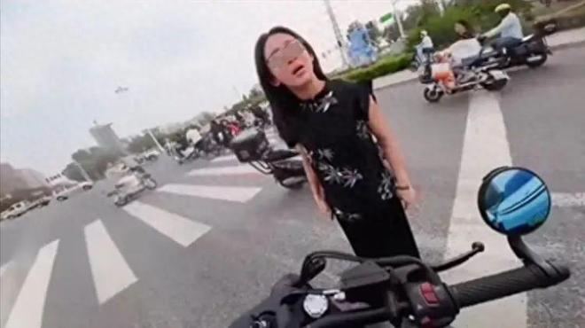 ：女司机气到流产公布完整行车记录仪冰球突破河北女司机与骑手冲突后续(图16)