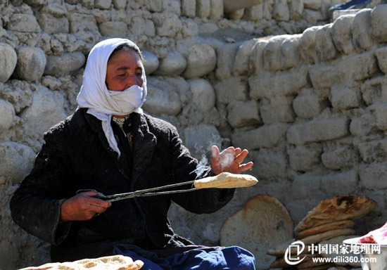 纯净的塔吉克村落——塔合曼冰球突破帕米尔山脚下美丽(图2)